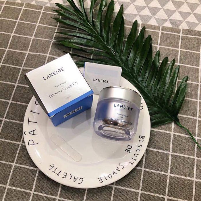 Giá trên thị trường của kem ngăn ngừa lão hóa Laneige Time Freeze Intensive Cream EX là 730.000 vnđ/ hũ 50ml